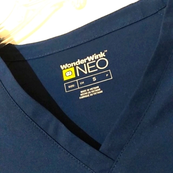 WONDERWINK NEO SCRUBS NAVY BLUE V-NECK SHORT SLEEVE SIZE SMALL NWT - Picture 4 of 10